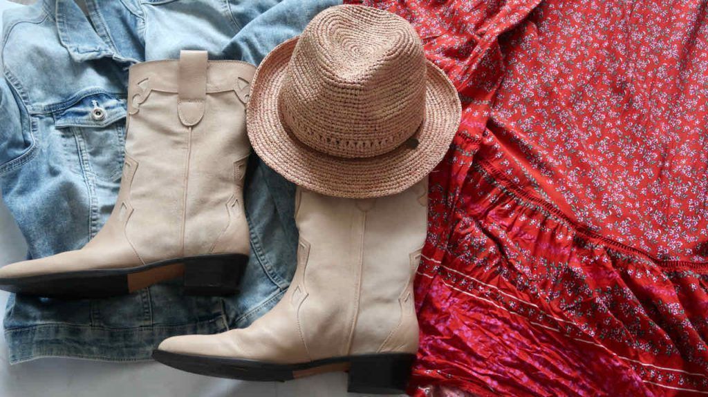 denim jacket, maxi skirt bohemian style, boots and hat